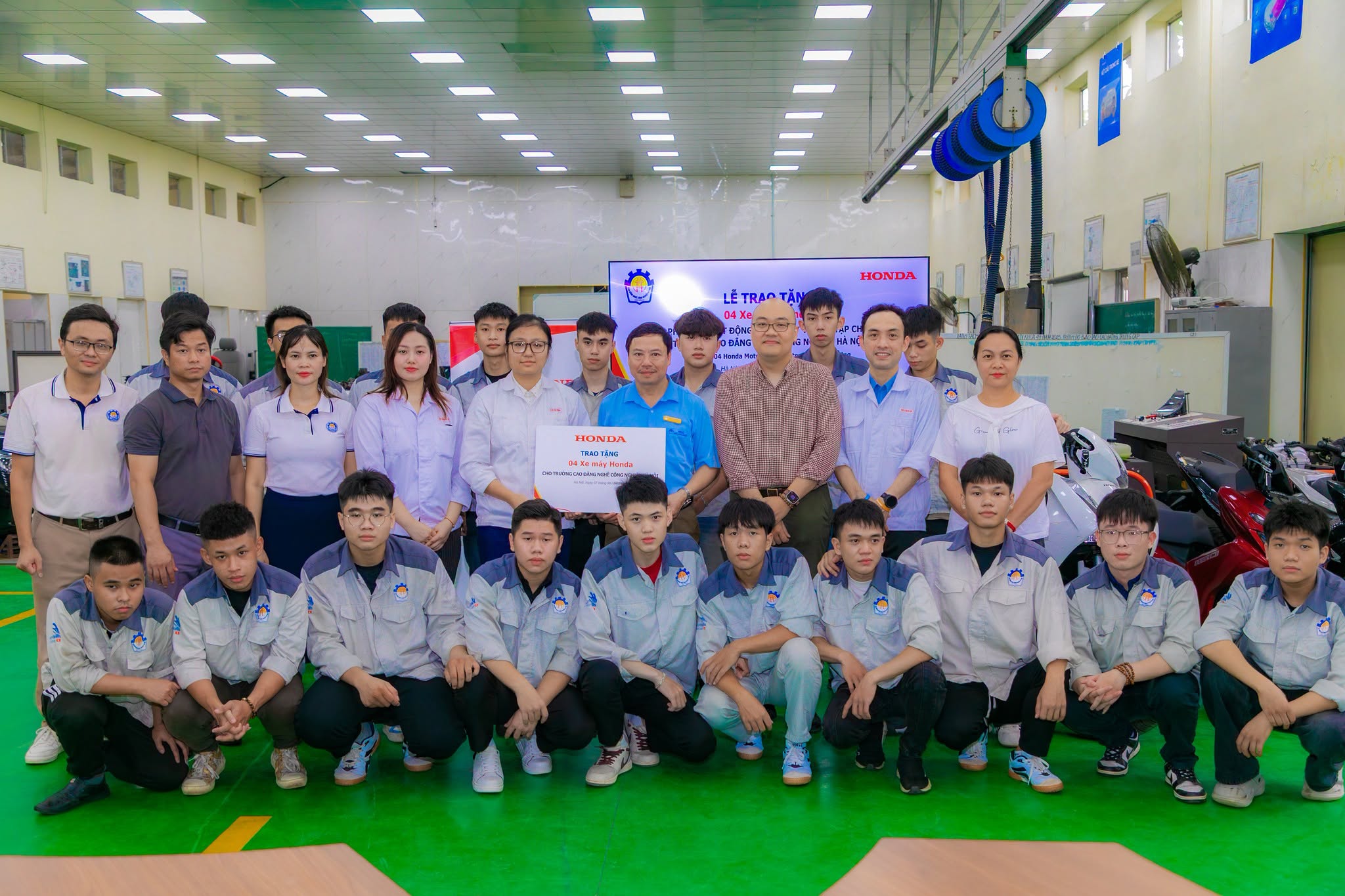🏍️ DOANH NGHIỆP ĐỒNG HÀNH – ĐÀO TẠO GẮN THỰC TIỄN – SINH VIÊN VỮNG TAY NGHỀ