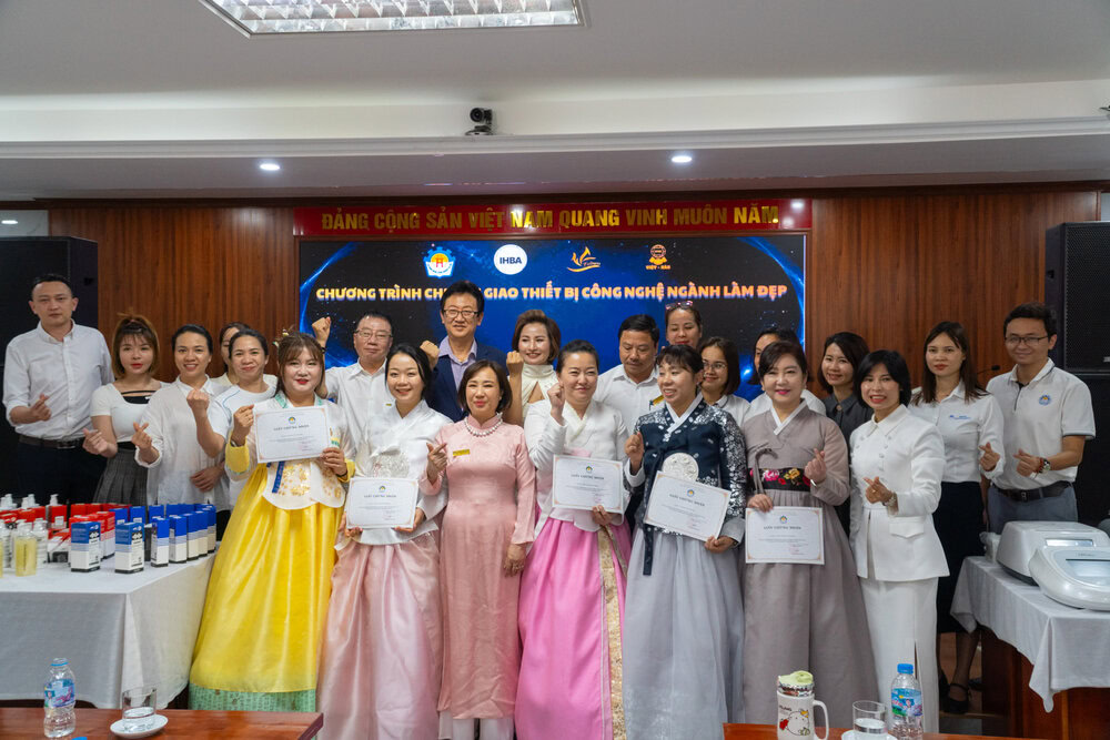 📣 HNIVC HỢP TÁC QUỐC TẾ 🌏🤝 – THÚC ĐẨY ĐÀO TẠO NHÂN LỰC NGÀNH CÔNG NGHIỆP LÀM ĐẸP 💄💅✨